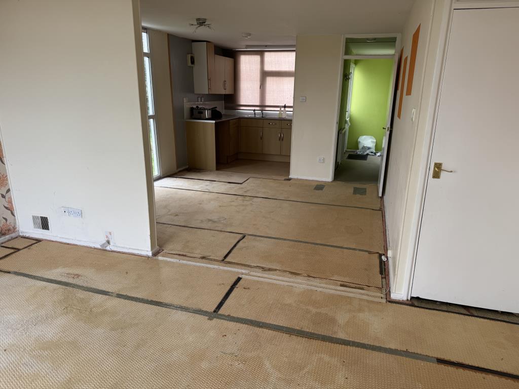 Lot: 110 - END-TERRACE HOUSE FOR IMPROVEMENT - Kitchen/Diner